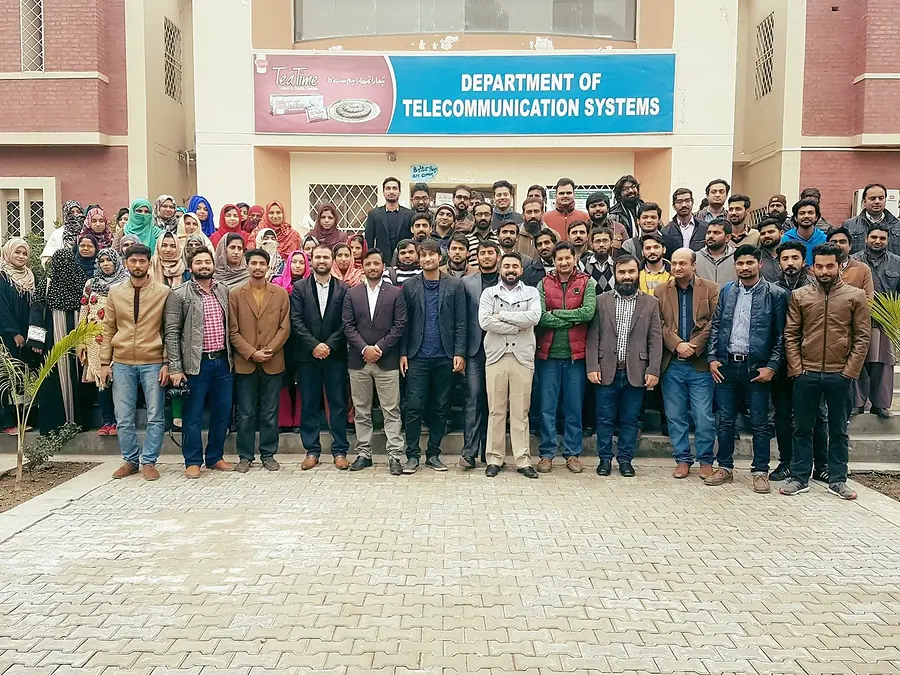 Large group photo at an e-Rozgaar training outside a university department